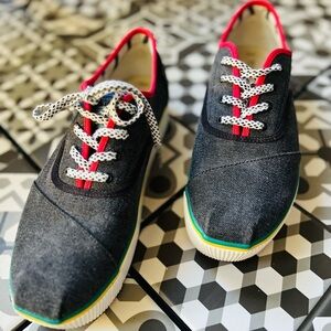 Chunky Tom’s Woman’s Shoes~Size 9.5 ~ In Excellent Condition